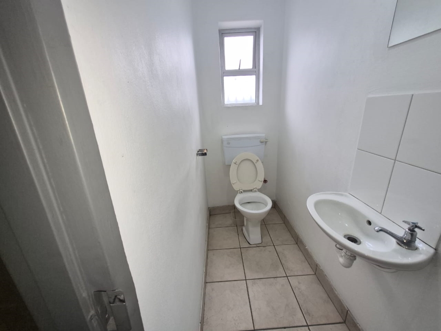 To Let Commercial Property for Rent in Maitland Western Cape